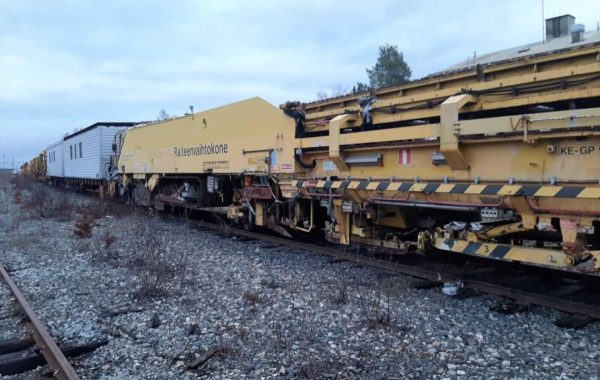 12 - Plasser & Theurer SMD80 2 portal cranes + 30 sleeperwagons