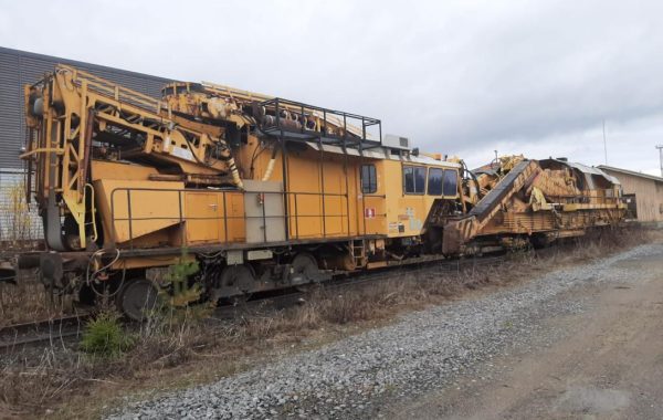 2- Plasser & Theurer RM80